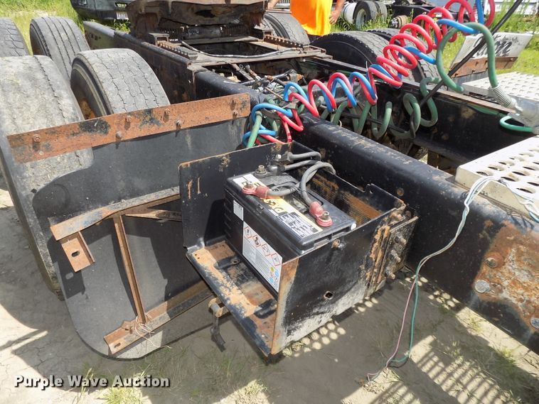 image for item DE7748 1993 Ford Aeromax LTL9000 semi truck