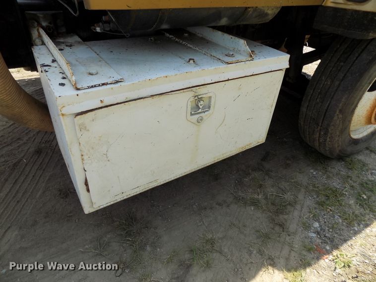 image for item DE7748 1993 Ford Aeromax LTL9000 semi truck