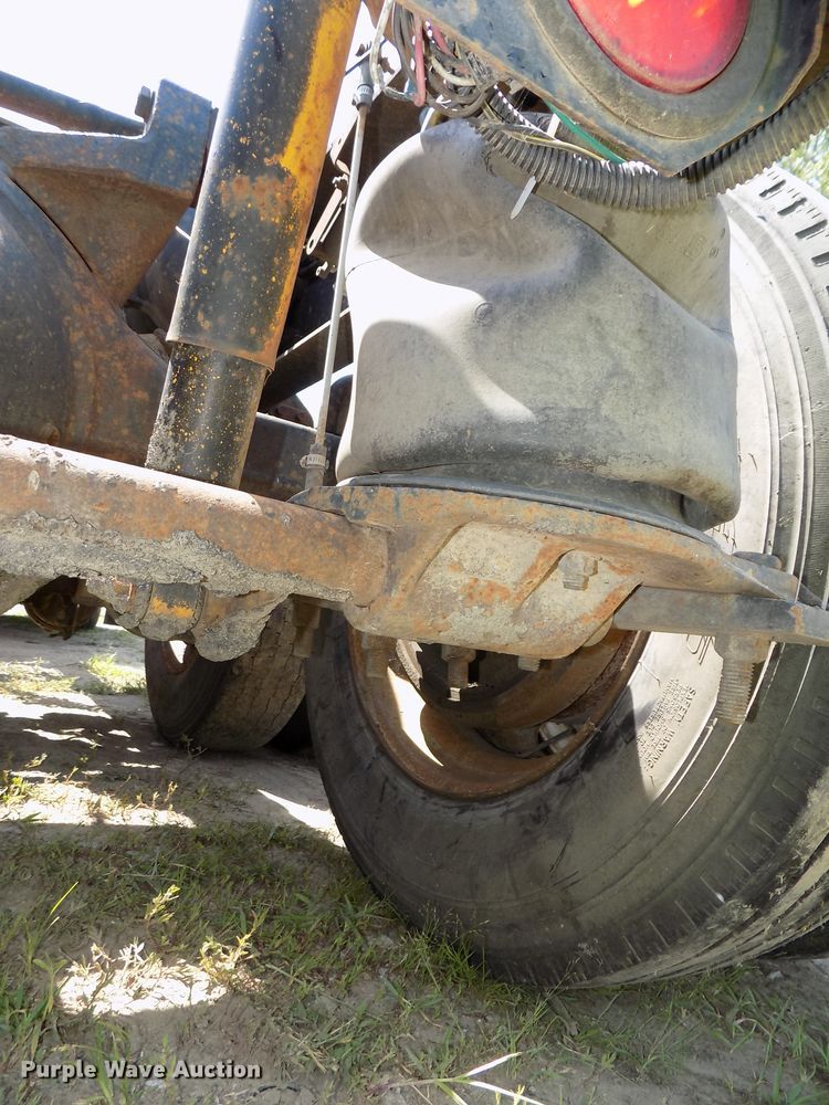 image for item DE7748 1993 Ford Aeromax LTL9000 semi truck