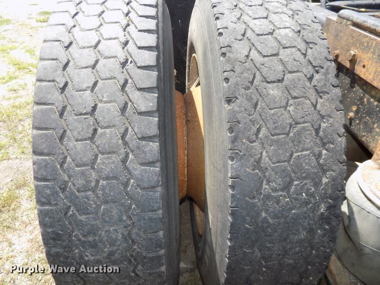 image for item DE7748 1993 Ford Aeromax LTL9000 semi truck