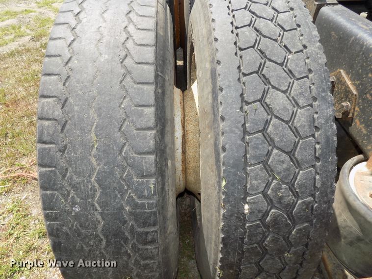 image for item DE7748 1993 Ford Aeromax LTL9000 semi truck