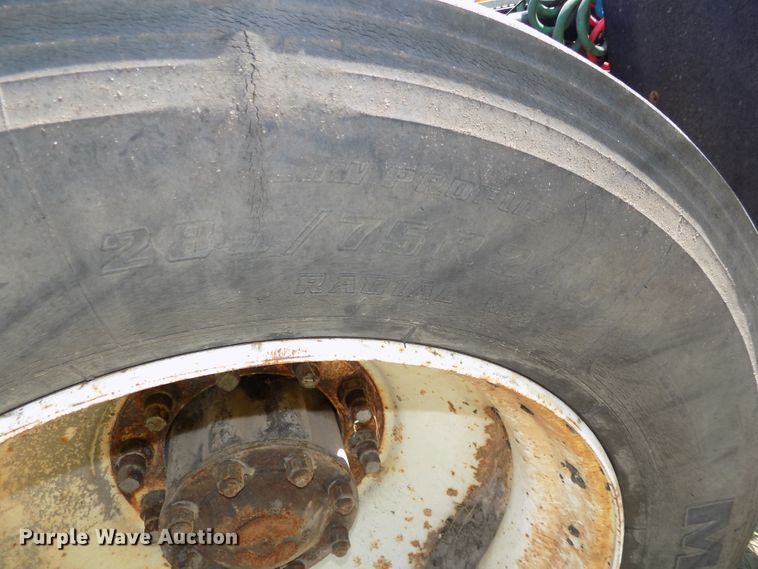 image for item DE7748 1993 Ford Aeromax LTL9000 semi truck