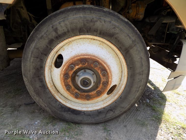 image for item DE7748 1993 Ford Aeromax LTL9000 semi truck