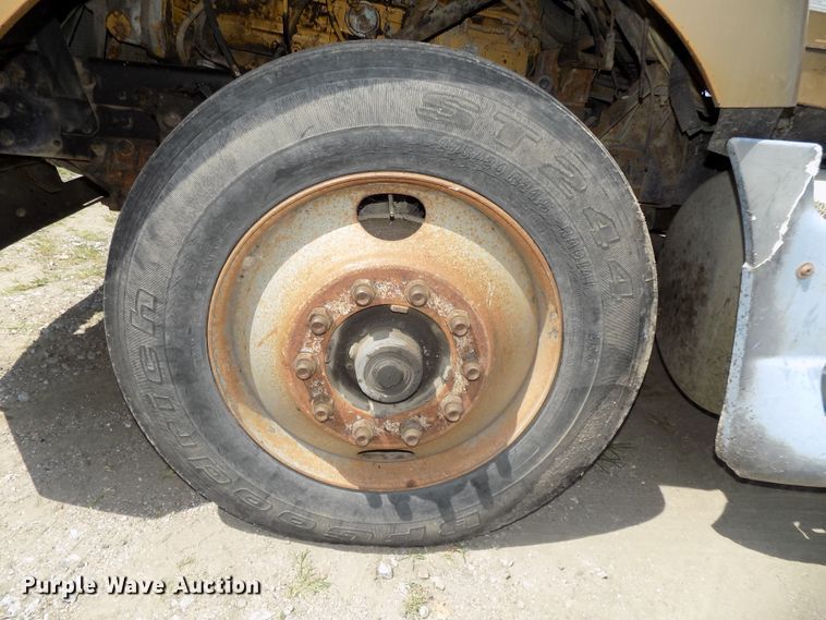 image for item DE7748 1993 Ford Aeromax LTL9000 semi truck