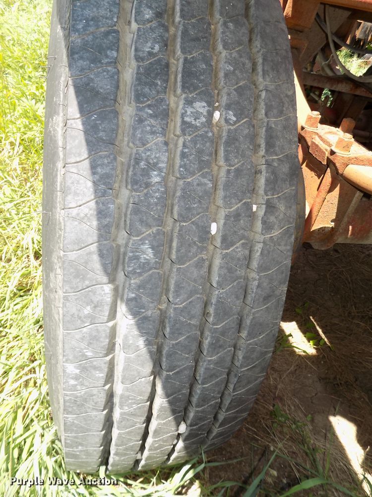 image for item DE7749 1981 Load King 1827 bottom dump trailer