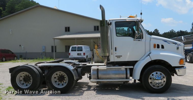 image for item DE8216 2004 Sterling L-Line semi truck