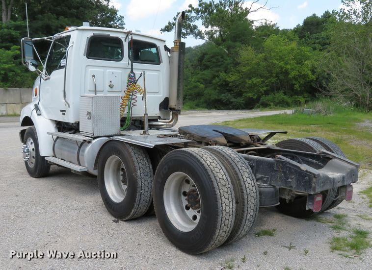 image for item DE8216 2004 Sterling L-Line semi truck