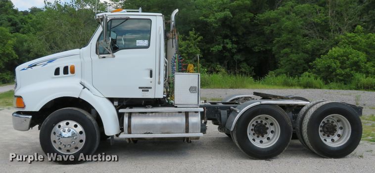 image for item DE8216 2004 Sterling L-Line semi truck