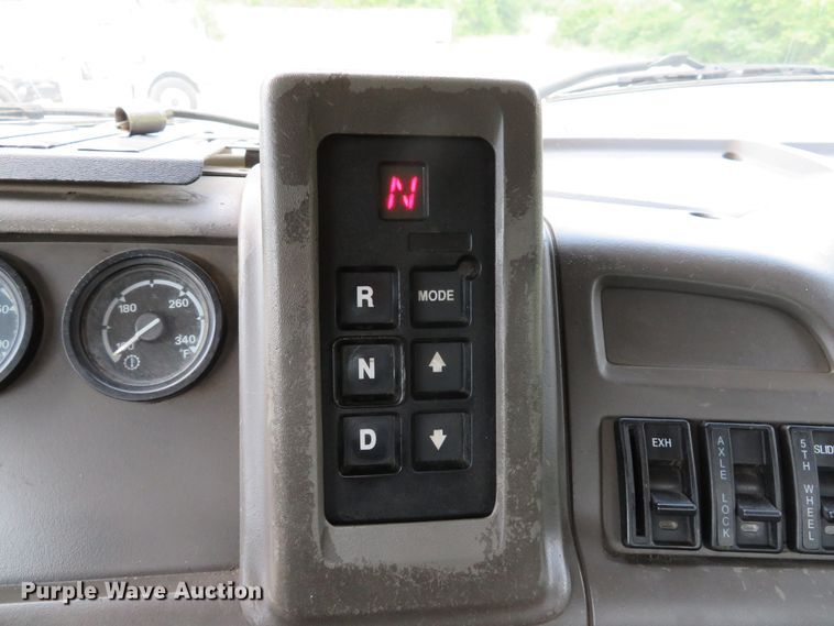 image for item DE8216 2004 Sterling L-Line semi truck