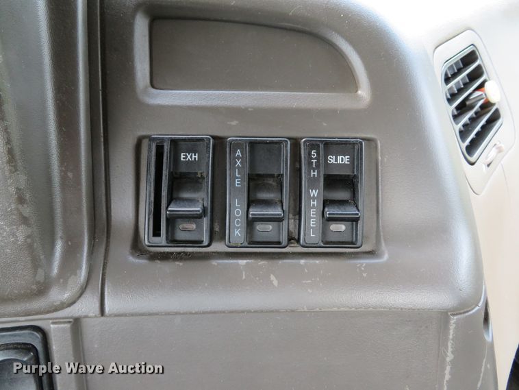 image for item DE8216 2004 Sterling L-Line semi truck