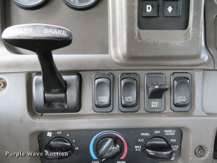 image for item DE8216 2004 Sterling L-Line semi truck