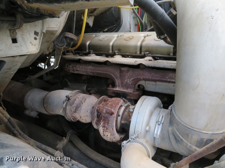 image for item DE8216 2004 Sterling L-Line semi truck