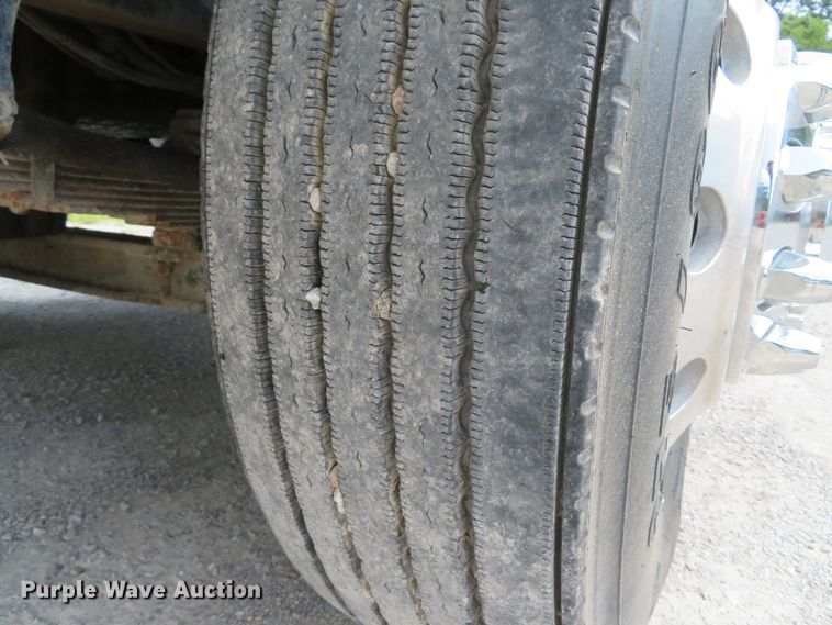 image for item DE8216 2004 Sterling L-Line semi truck