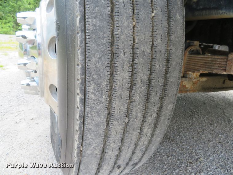 image for item DE8216 2004 Sterling L-Line semi truck