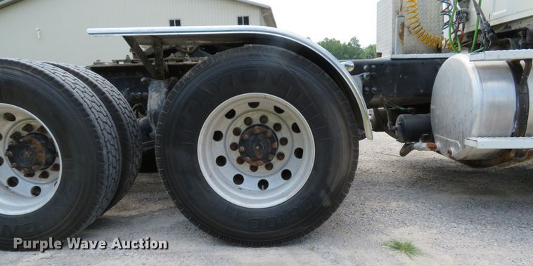 image for item DE8216 2004 Sterling L-Line semi truck