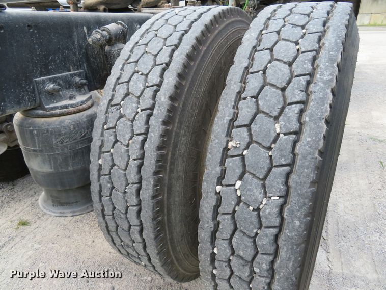 image for item DE8216 2004 Sterling L-Line semi truck