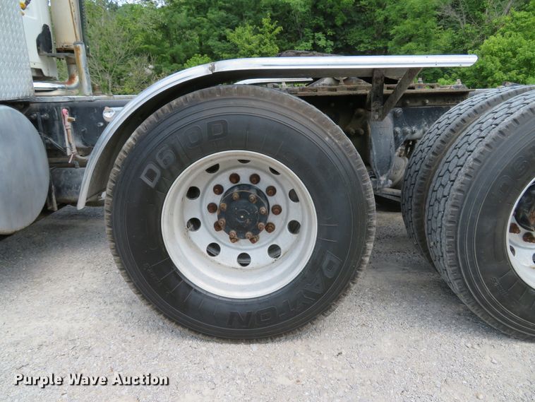 image for item DE8216 2004 Sterling L-Line semi truck