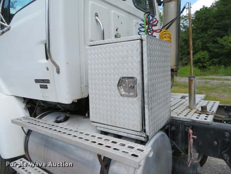 image for item DE8216 2004 Sterling L-Line semi truck