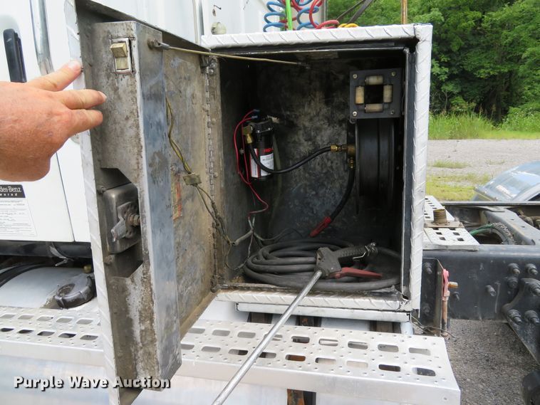 image for item DE8216 2004 Sterling L-Line semi truck