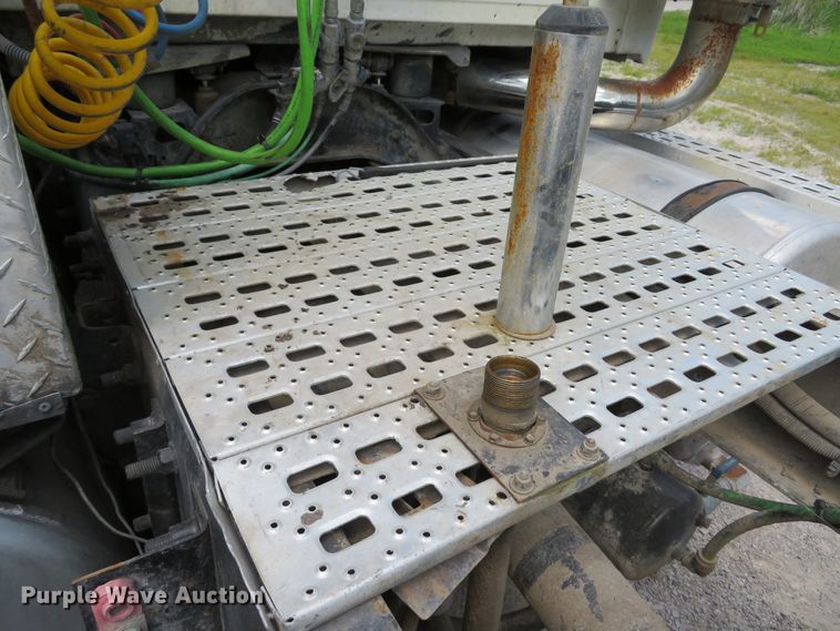 image for item DE8216 2004 Sterling L-Line semi truck