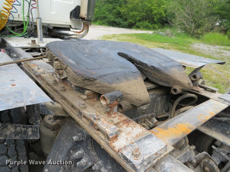 image for item DE8216 2004 Sterling L-Line semi truck