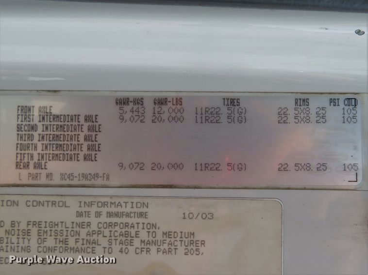 image for item DE8216 2004 Sterling L-Line semi truck