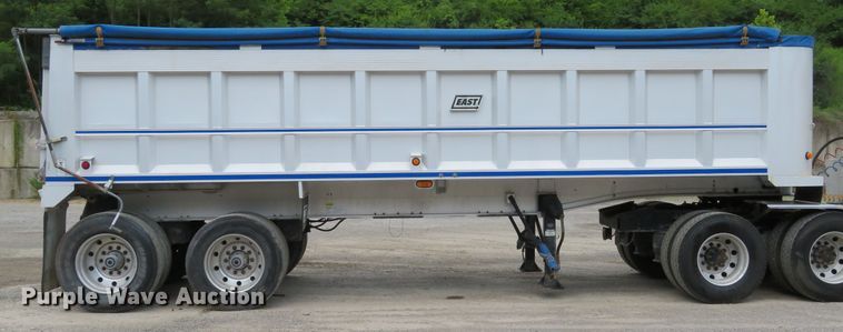 image for item DE8217 2001 East end dump trailer