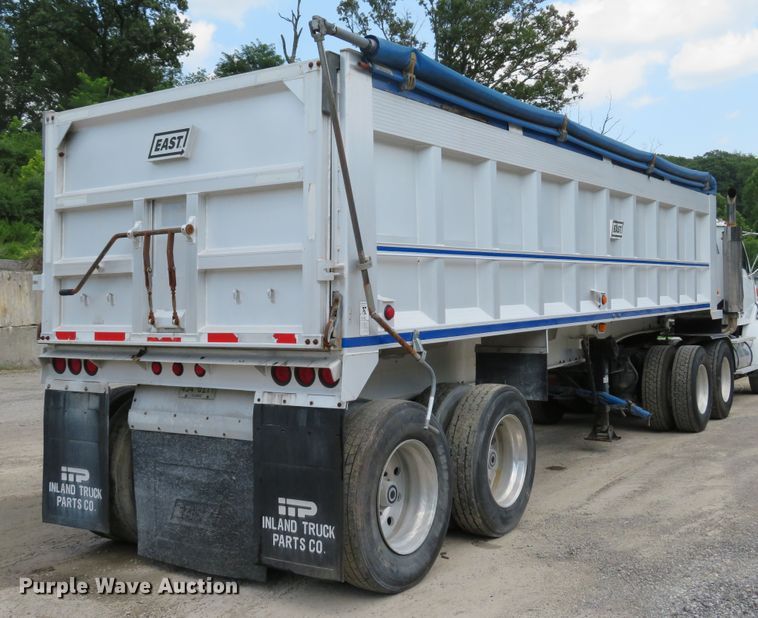 image for item DE8217 2001 East end dump trailer