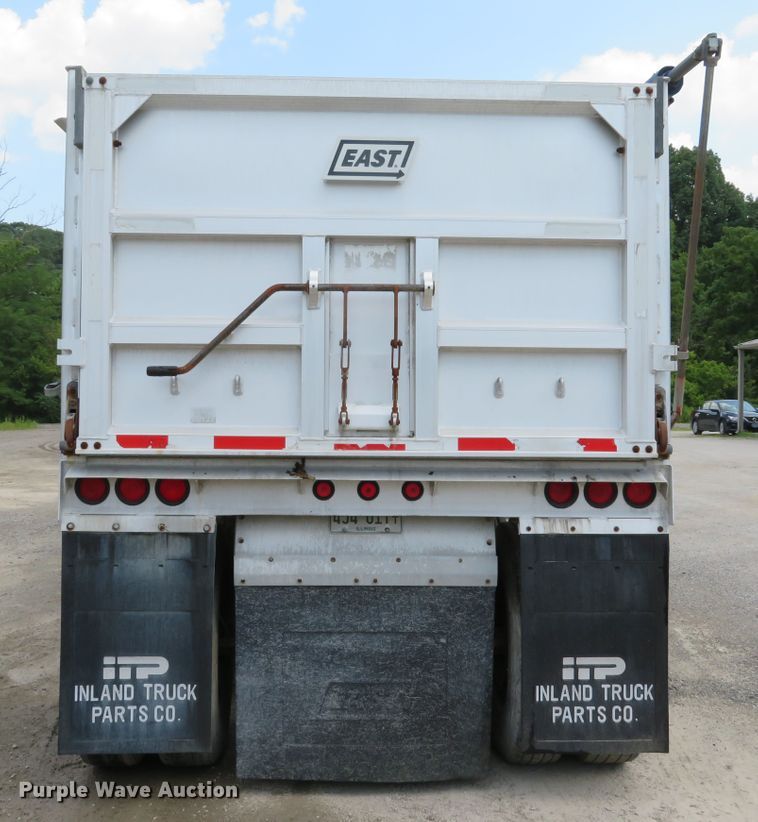 image for item DE8217 2001 East end dump trailer
