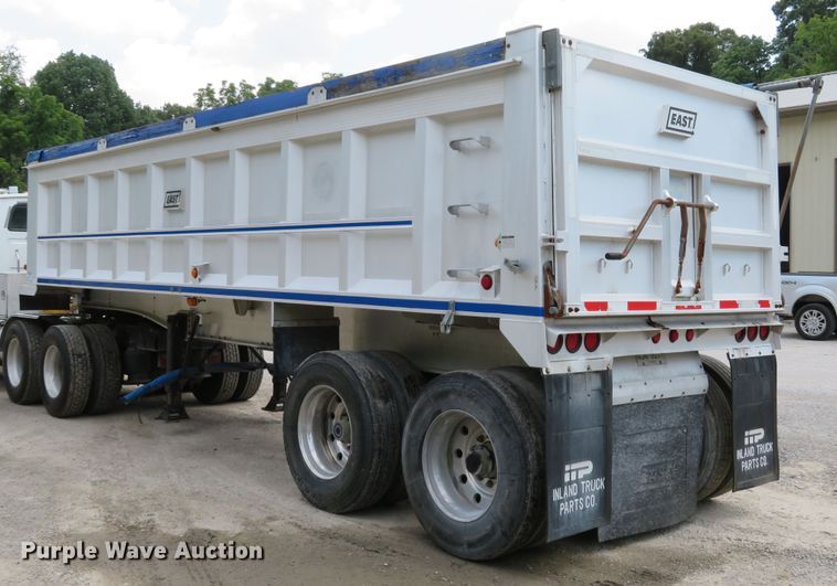 image for item DE8217 2001 East end dump trailer