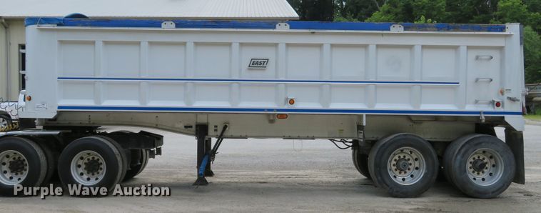 image for item DE8217 2001 East end dump trailer