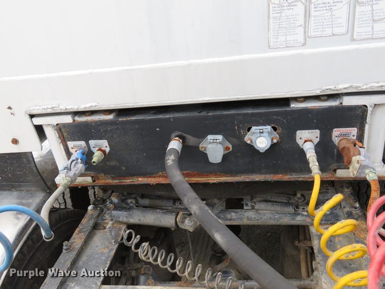 image for item DE8217 2001 East end dump trailer