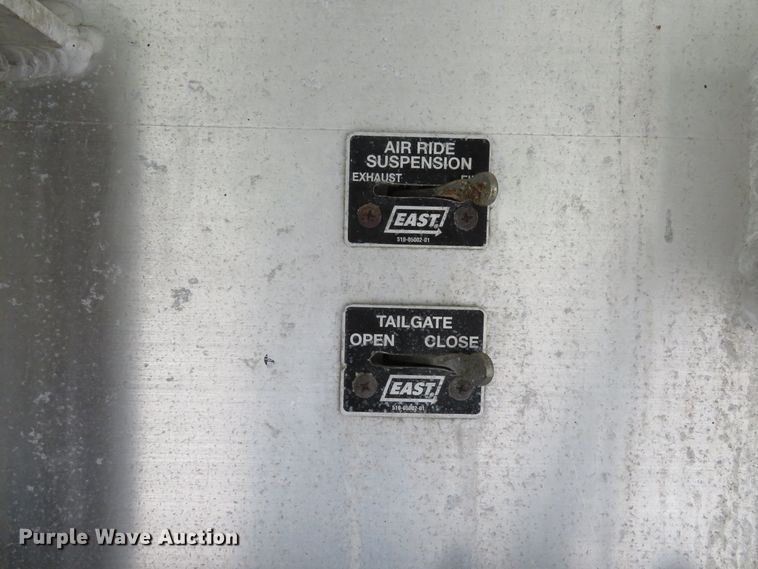 image for item DE8217 2001 East end dump trailer