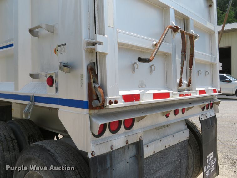 image for item DE8217 2001 East end dump trailer