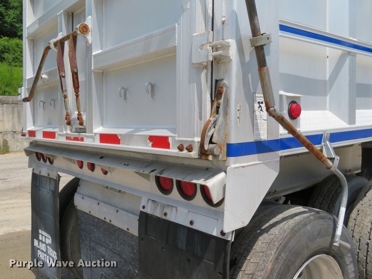 image for item DE8217 2001 East end dump trailer