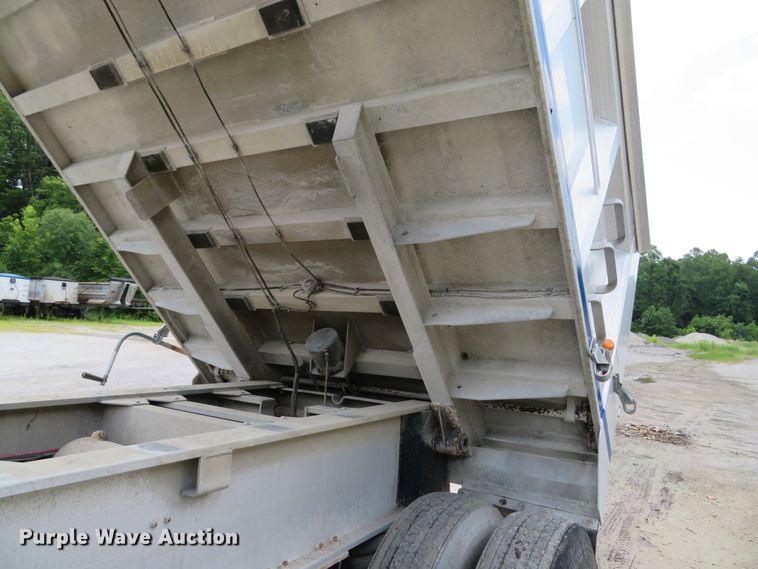 image for item DE8217 2001 East end dump trailer