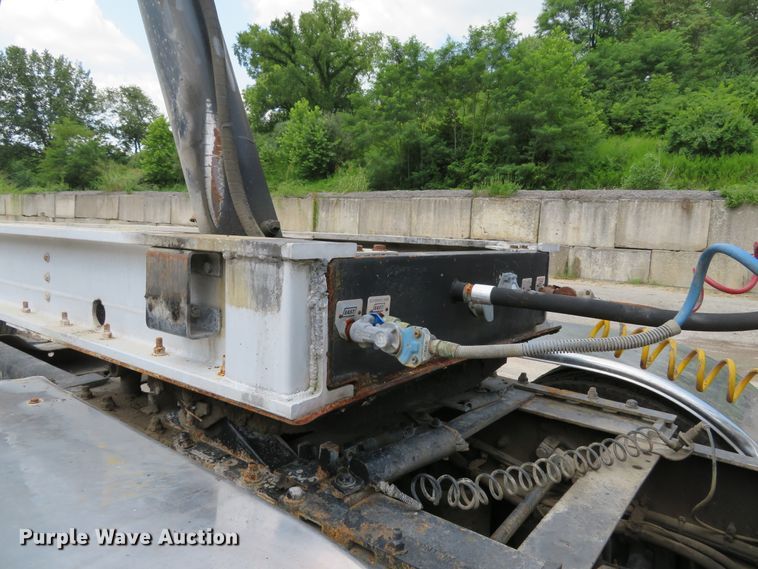 image for item DE8217 2001 East end dump trailer