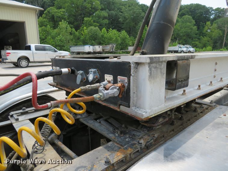 image for item DE8217 2001 East end dump trailer