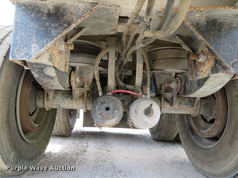 image for item DE8217 2001 East end dump trailer