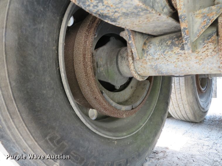 image for item DE8217 2001 East end dump trailer