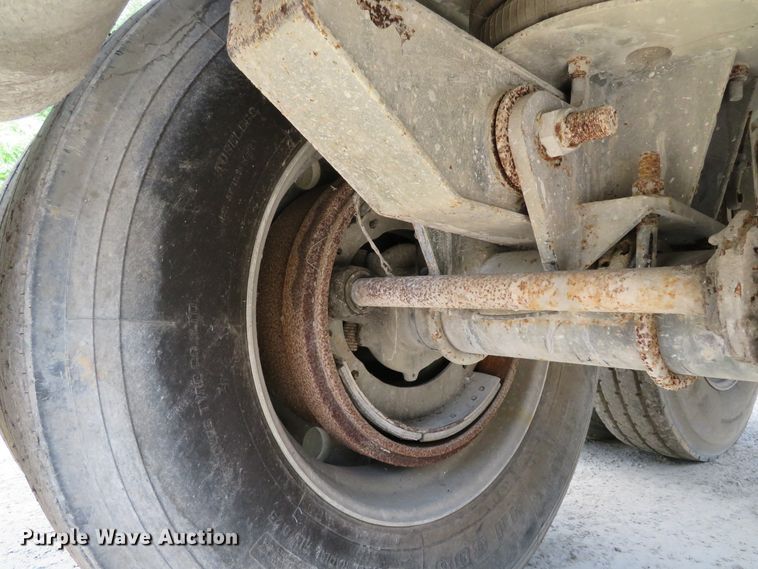 image for item DE8217 2001 East end dump trailer