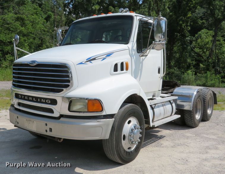 image for item DE8218 2004 Sterling A-Line semi truck
