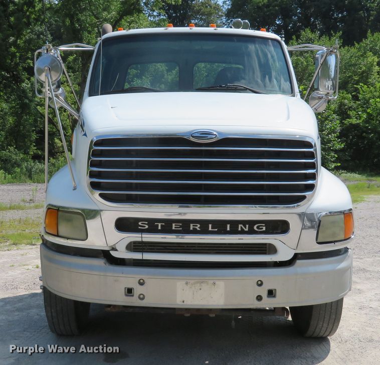image for item DE8218 2004 Sterling A-Line semi truck