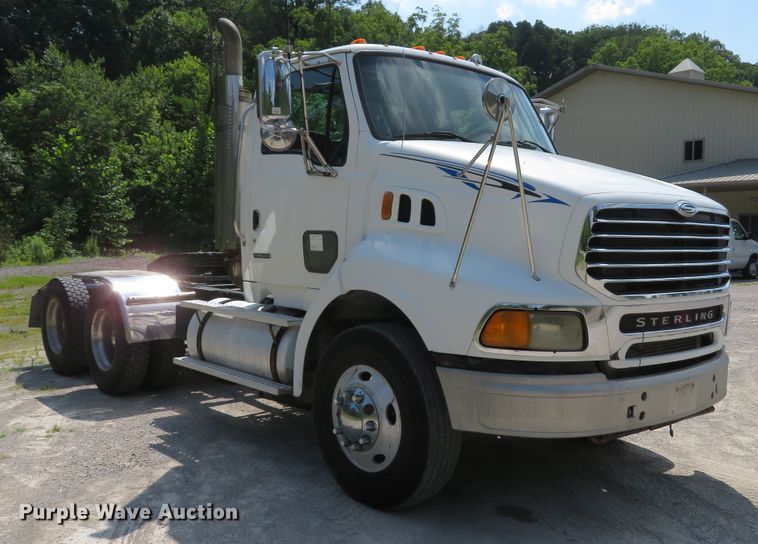 image for item DE8218 2004 Sterling A-Line semi truck