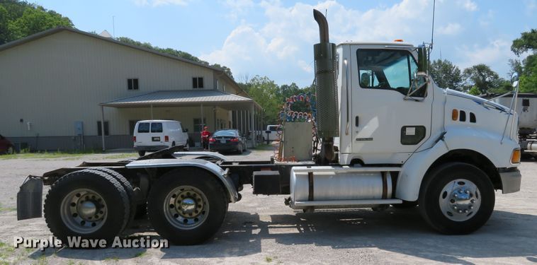 image for item DE8218 2004 Sterling A-Line semi truck