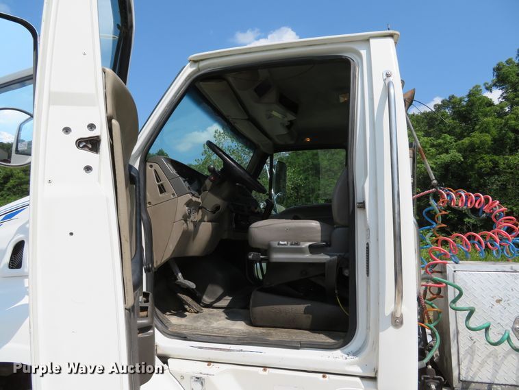 image for item DE8218 2004 Sterling A-Line semi truck