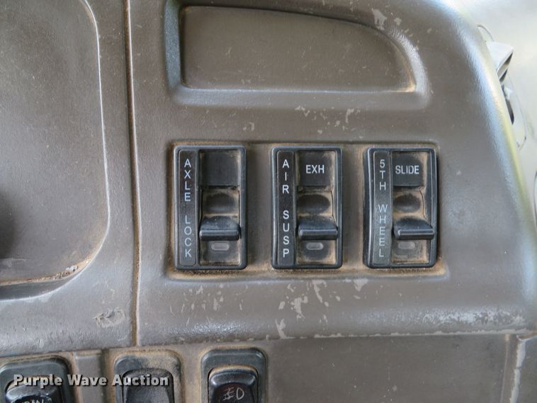 image for item DE8218 2004 Sterling A-Line semi truck