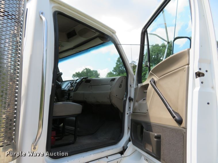 image for item DE8218 2004 Sterling A-Line semi truck