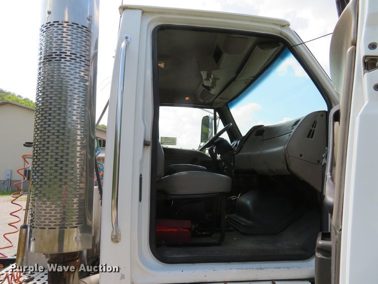 image for item DE8218 2004 Sterling A-Line semi truck