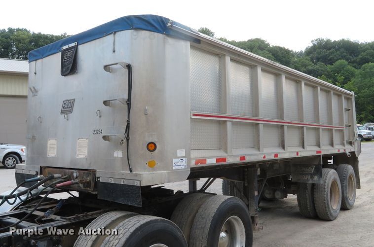 image for item DE8219 1997 East end dump trailer